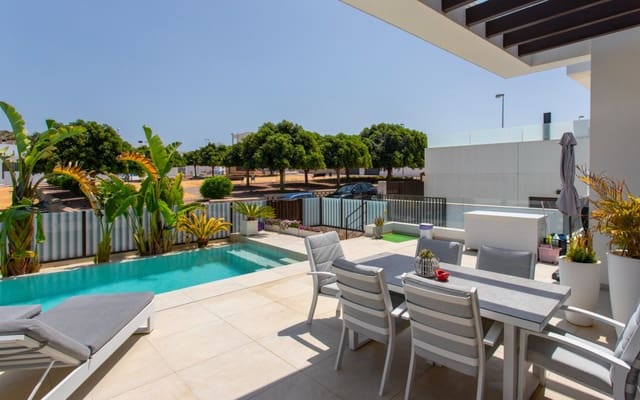 4 bedroom Villa for sale in Rojales with pool garage - € 750,000 (Ref: 9818465)
