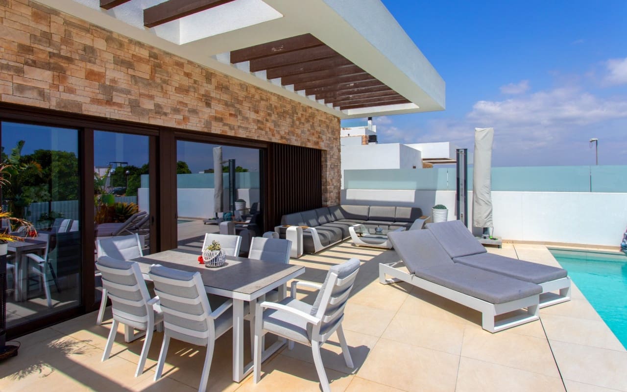 4 bedroom Villa for sale in Rojales with pool garage - € 750,000 (Ref: 9818465)