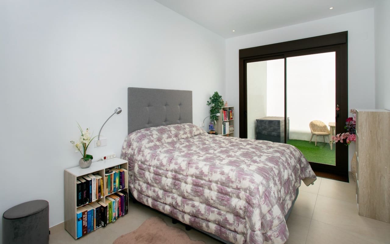 4 bedroom Villa for sale in Rojales with pool garage - € 750,000 (Ref: 9818465)