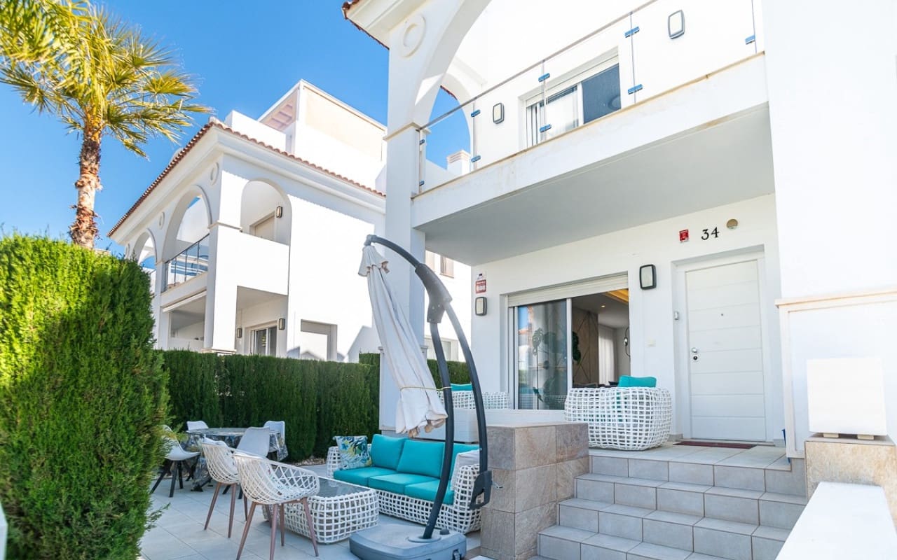 2 bedroom Villa for sale in Ciudad Quesada with pool - € 390,000 (Ref: 9823589)