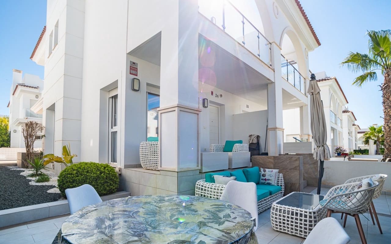 2 bedroom Villa for sale in Ciudad Quesada with pool - € 390,000 (Ref: 9823589)