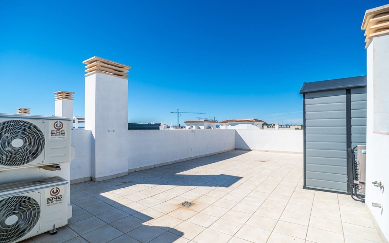 2 bedroom Villa for sale in Ciudad Quesada with pool - € 390,000 (Ref: 9823589)