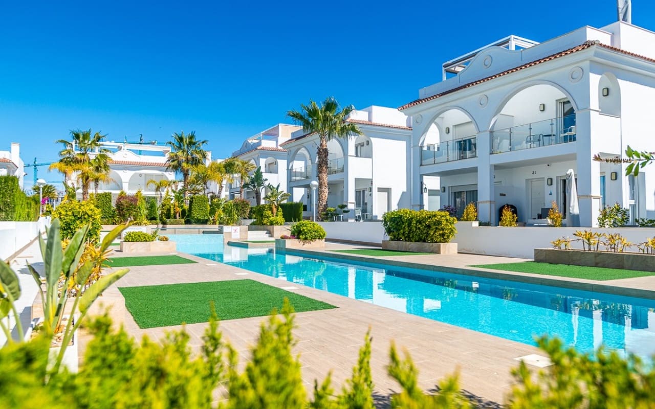 2 bedroom Villa for sale in Ciudad Quesada with pool - € 390,000 (Ref: 9823589)