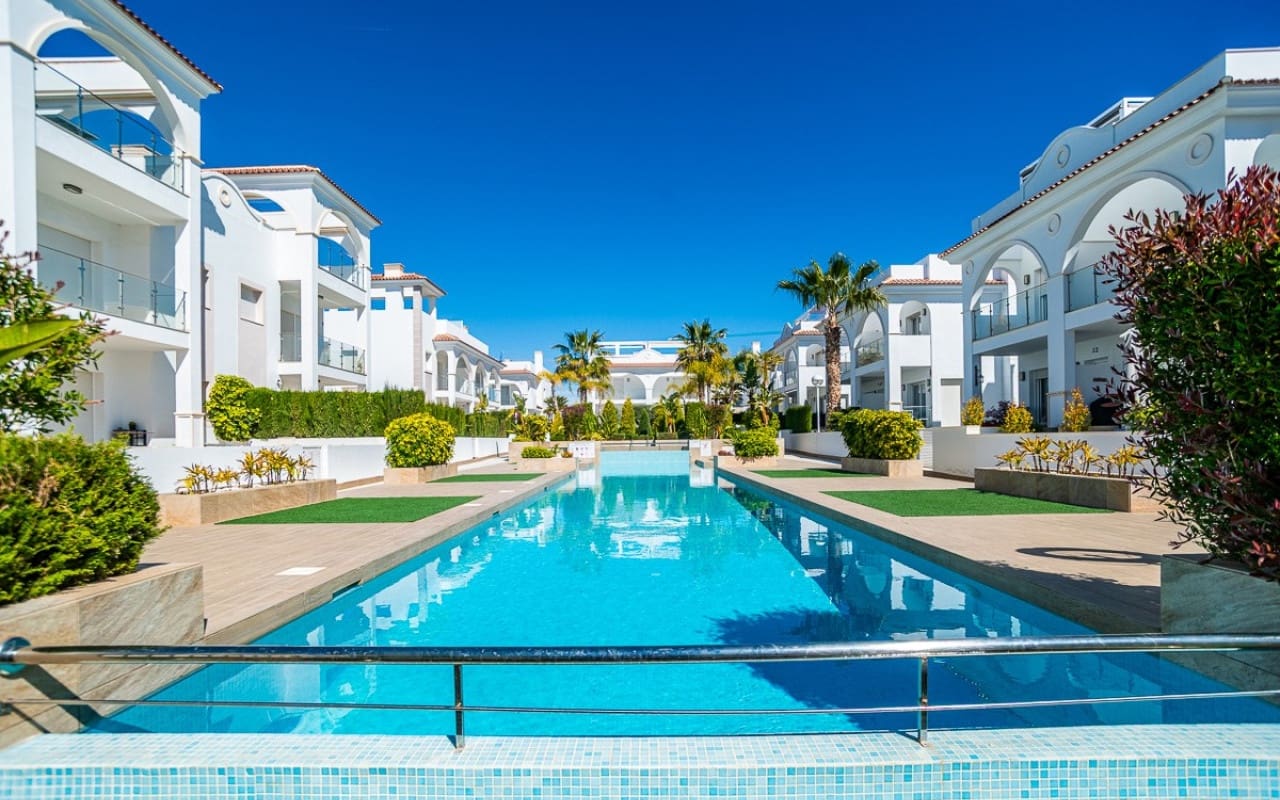 2 bedroom Villa for sale in Ciudad Quesada with pool - € 390,000 (Ref: 9823589)
