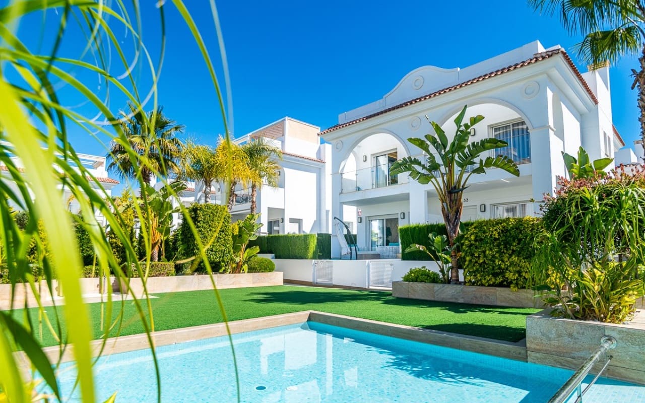 2 bedroom Villa for sale in Ciudad Quesada with pool - € 390,000 (Ref: 9823589)