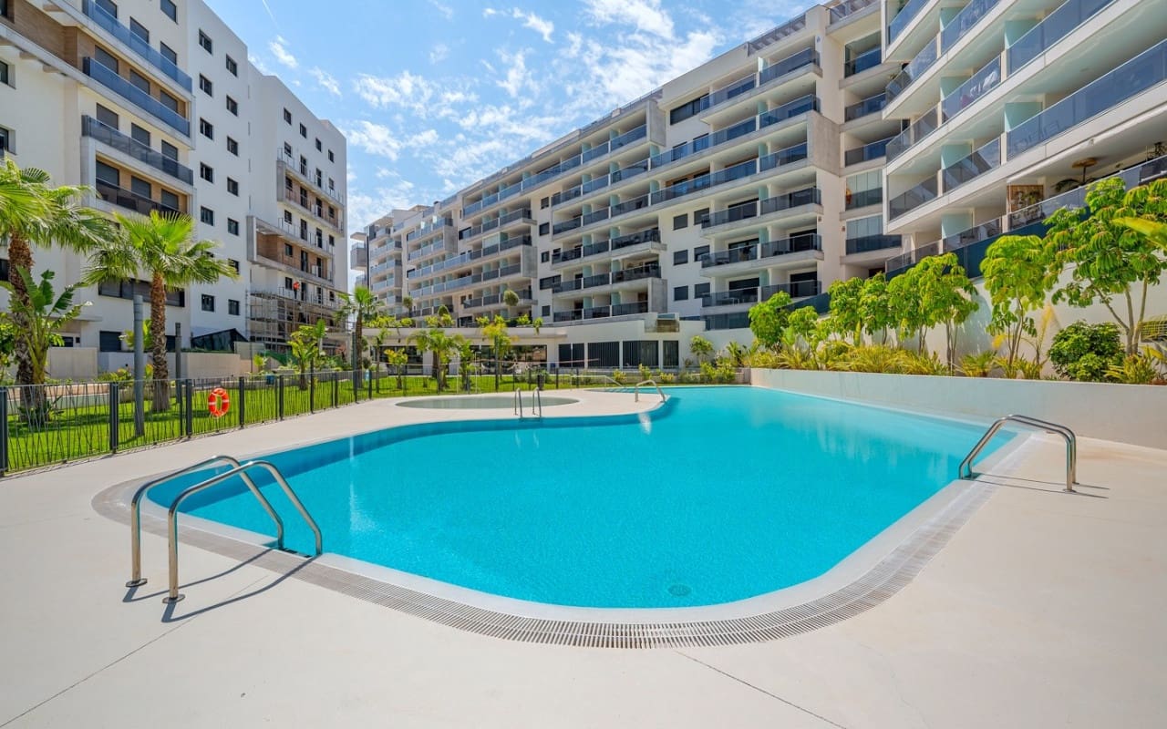 3 bedroom Apartment for sale in Dehesa de Campoamor with pool - € 349,000 (Ref: 9823594)