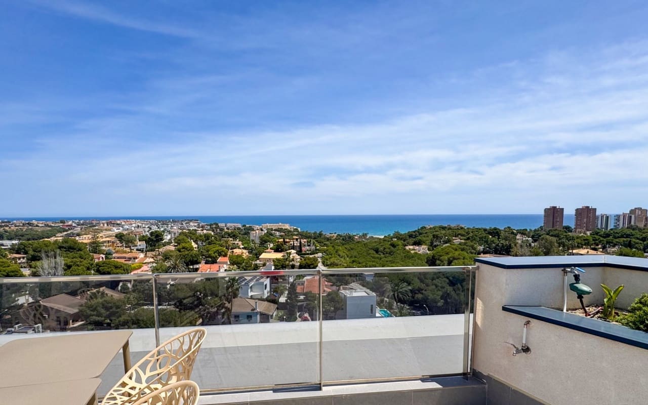 3 bedroom Apartment for sale in Dehesa de Campoamor with pool - € 349,000 (Ref: 9823594)