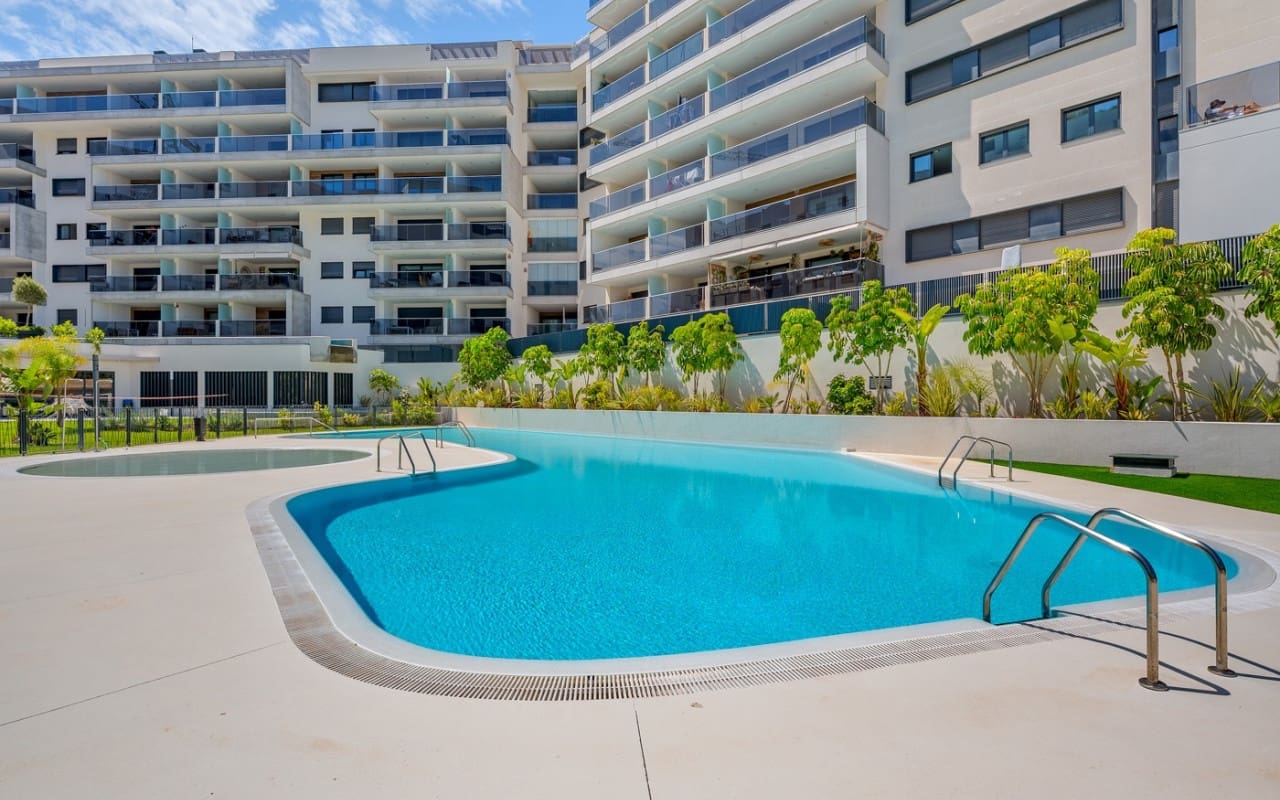3 bedroom Apartment for sale in Dehesa de Campoamor with pool - € 349,000 (Ref: 9823594)