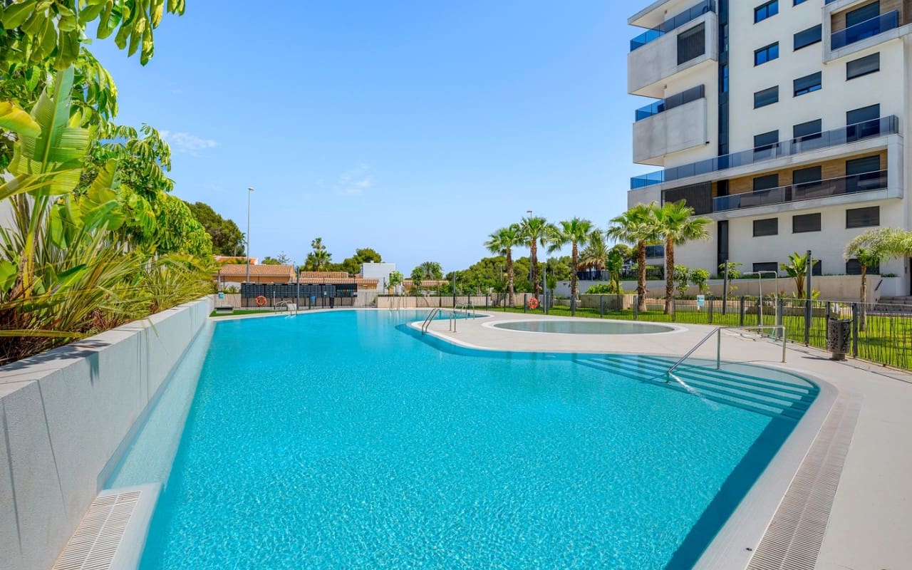 3 bedroom Apartment for sale in Dehesa de Campoamor with pool - € 349,000 (Ref: 9823594)