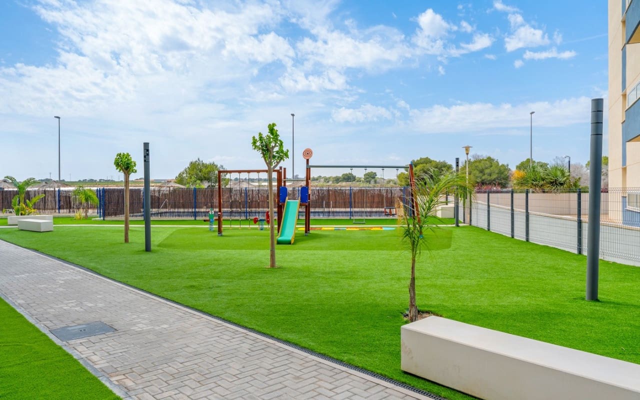 3 bedroom Apartment for sale in Dehesa de Campoamor with pool - € 349,000 (Ref: 9823594)