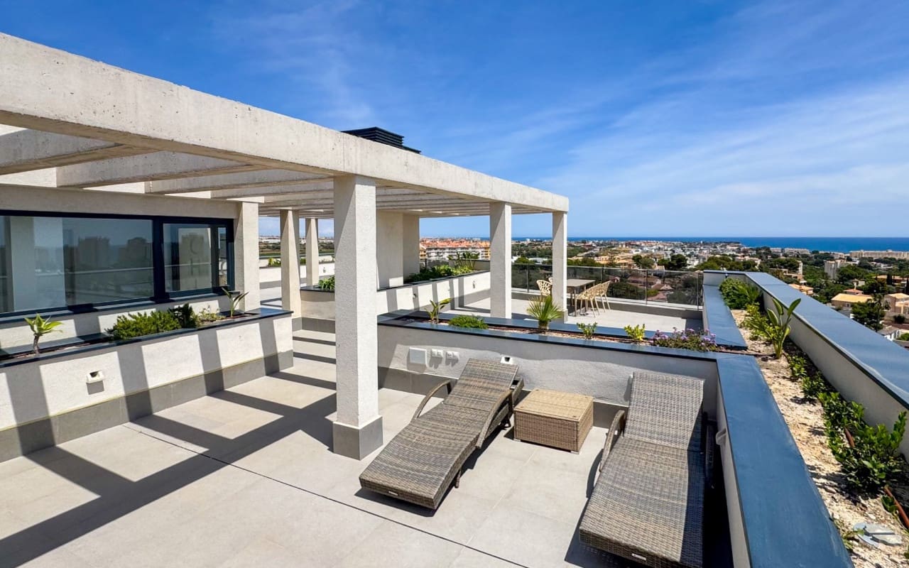 3 bedroom Apartment for sale in Dehesa de Campoamor with pool - € 349,000 (Ref: 9823594)