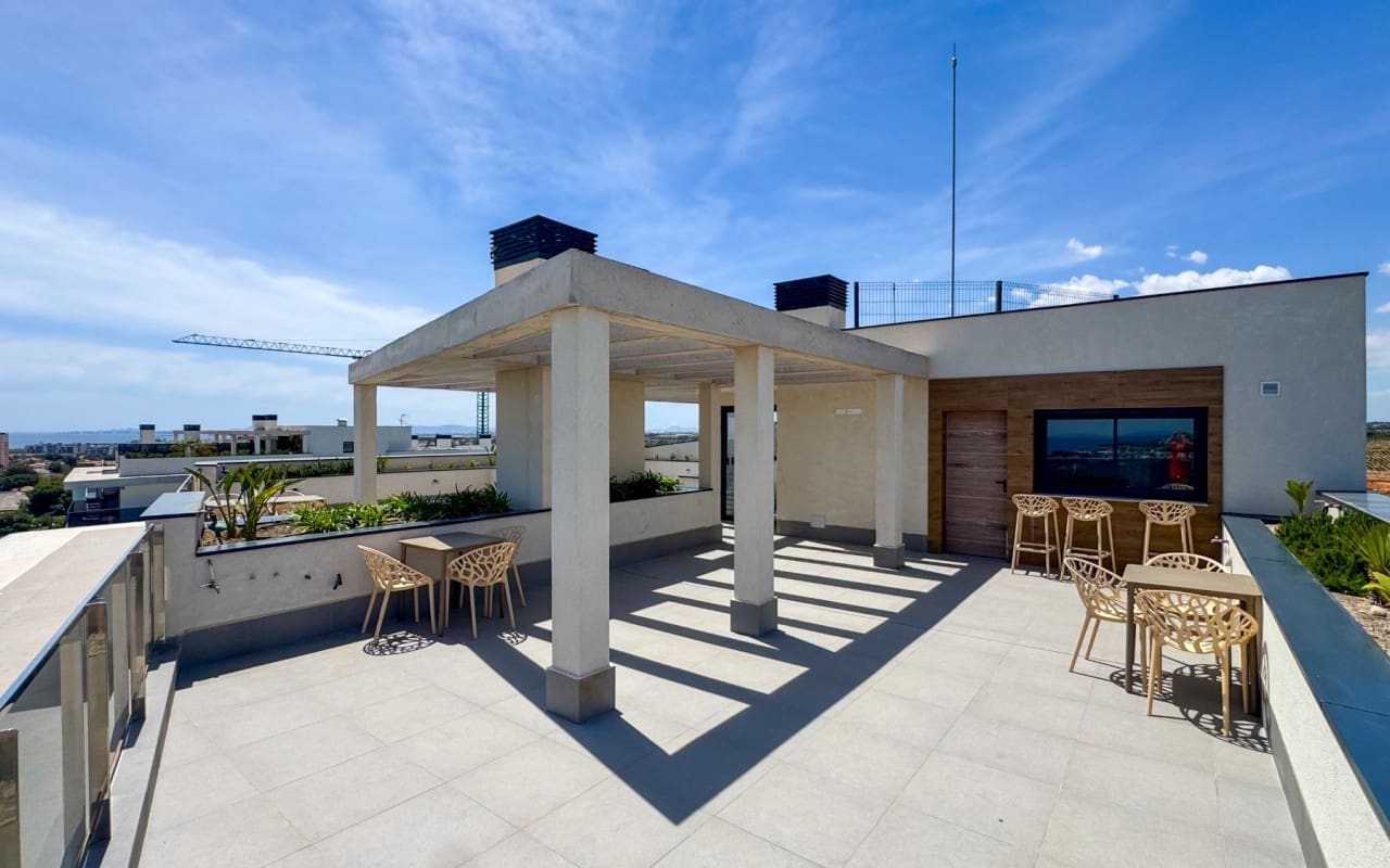 3 bedroom Apartment for sale in Dehesa de Campoamor with pool - € 349,000 (Ref: 9823594)