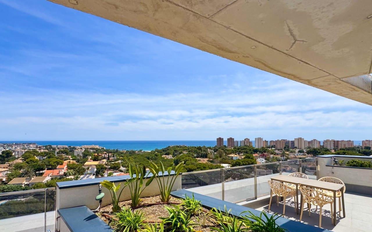 3 bedroom Apartment for sale in Dehesa de Campoamor with pool - € 349,000 (Ref: 9823594)