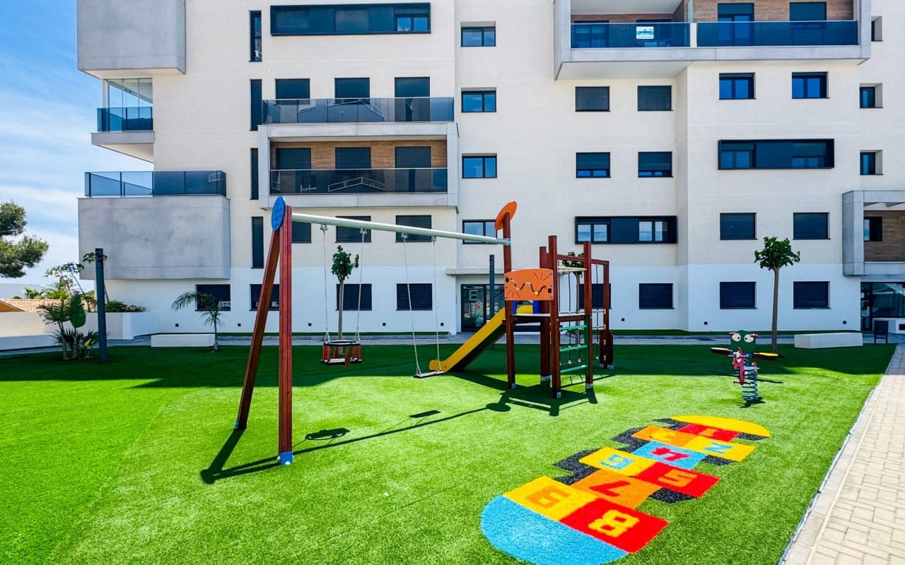 3 bedroom Apartment for sale in Dehesa de Campoamor with pool - € 349,000 (Ref: 9823594)