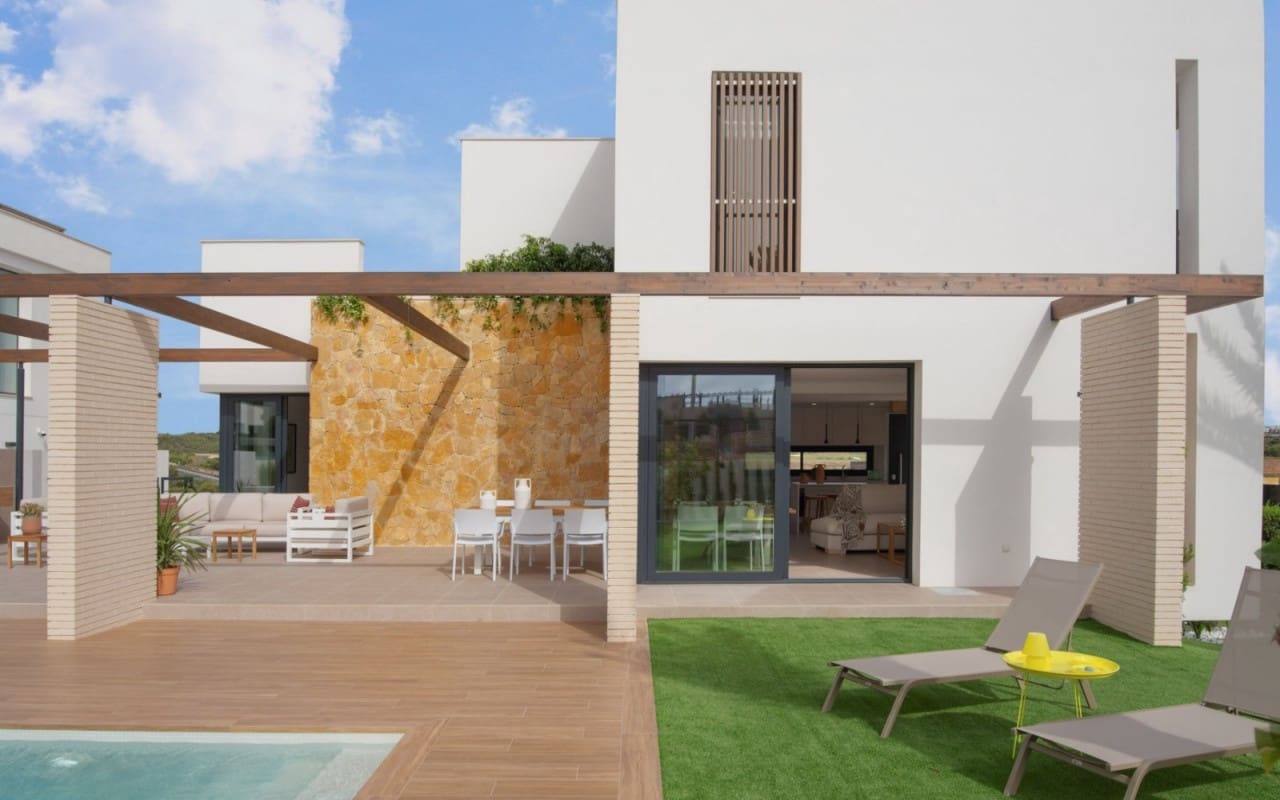 4 Zimmer Villa zu verkaufen in Campoamor mit Pool Garage - 1.160.000 € (Ref: 9829757)