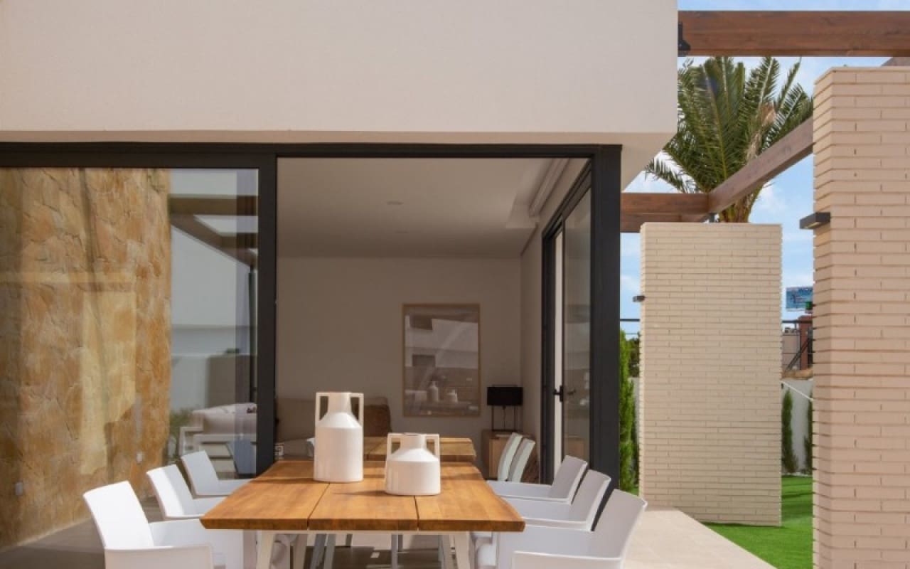 4 Zimmer Villa zu verkaufen in Campoamor mit Pool Garage - 1.160.000 € (Ref: 9829757)