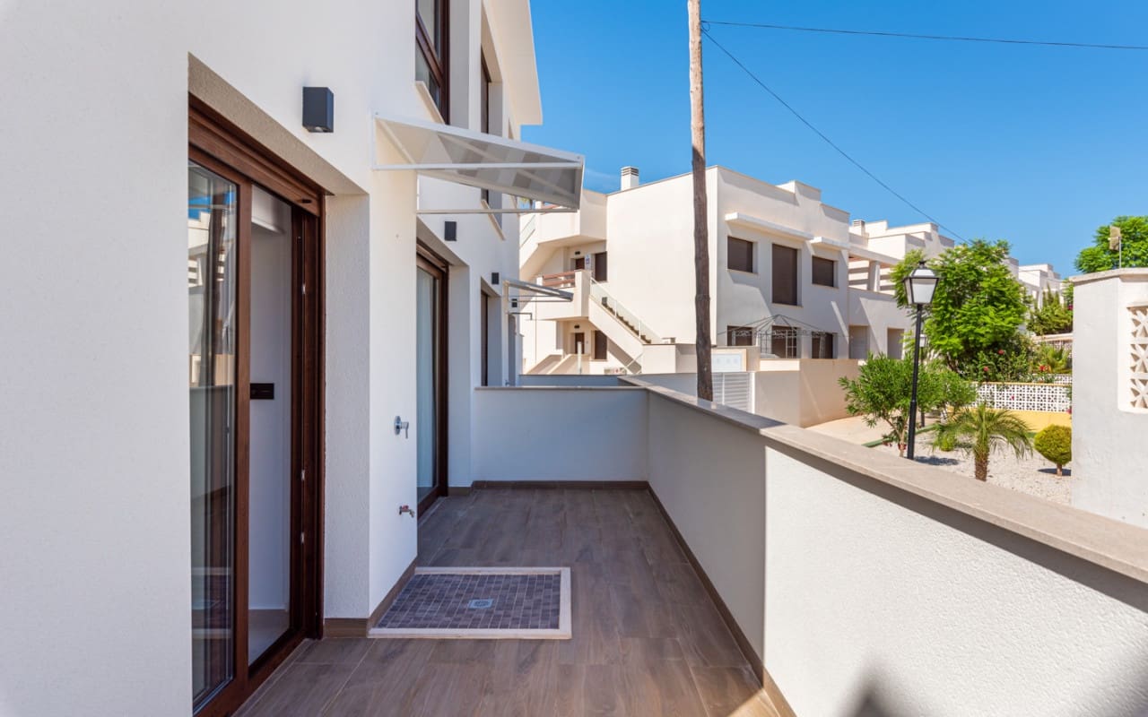 2 sovrum Hus till salu i Torrevieja med pool - 320 000 € (Ref: 9843750)