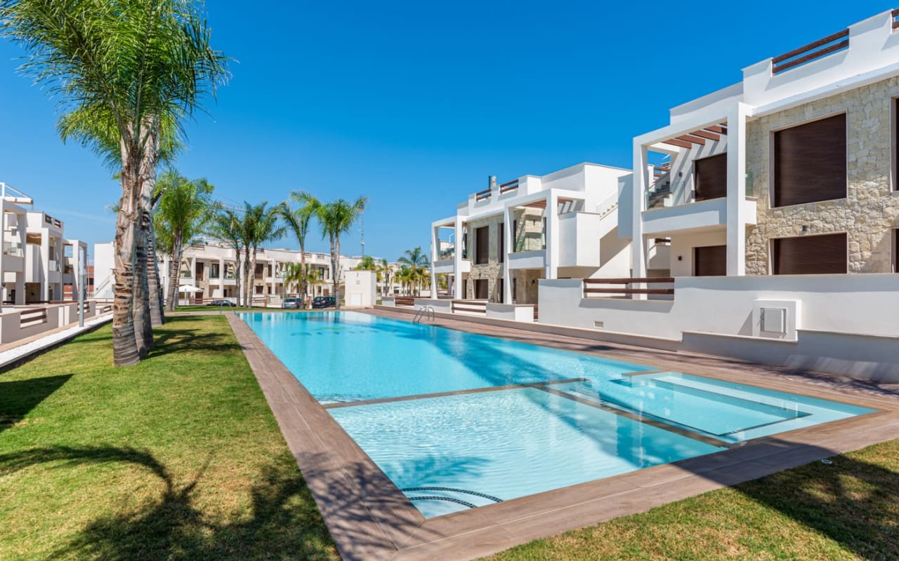 2 sovrum Hus till salu i Torrevieja med pool - 320 000 € (Ref: 9843750)