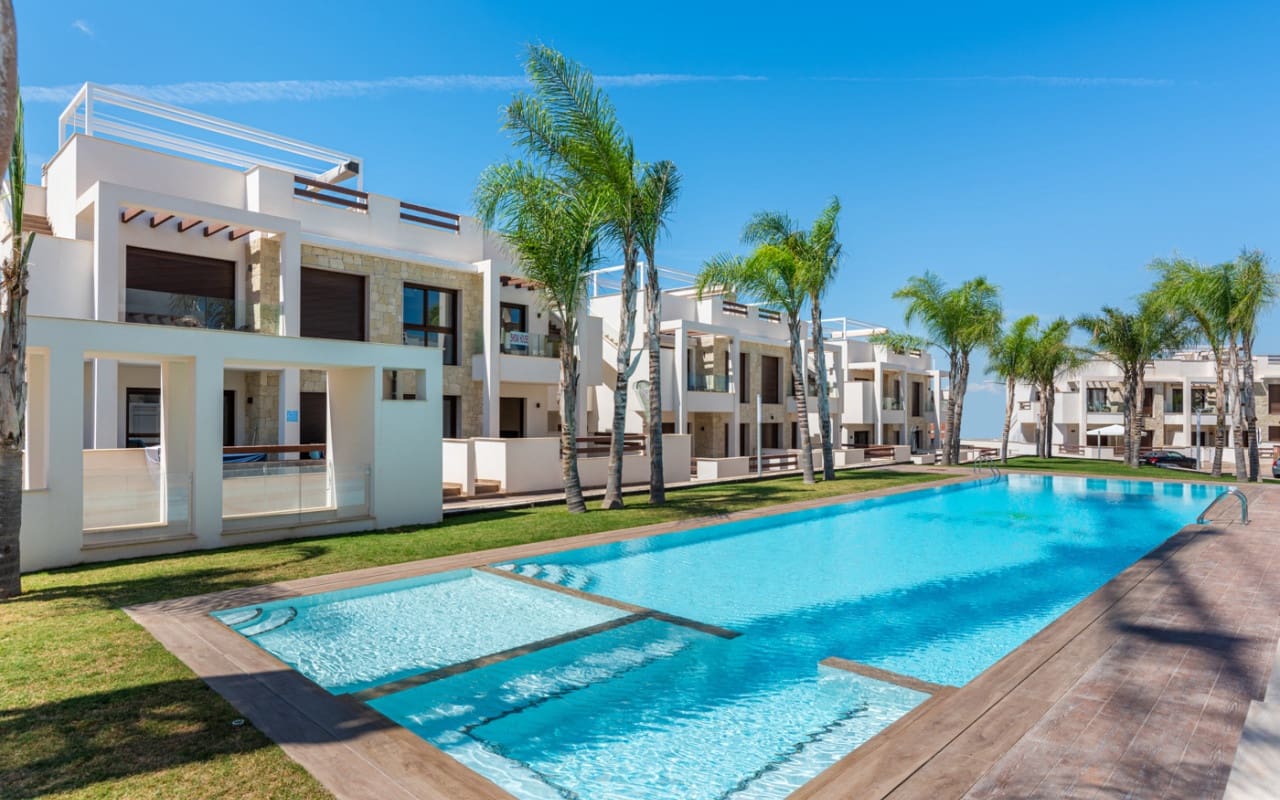 2 sovrum Hus till salu i Torrevieja med pool - 320 000 € (Ref: 9843750)