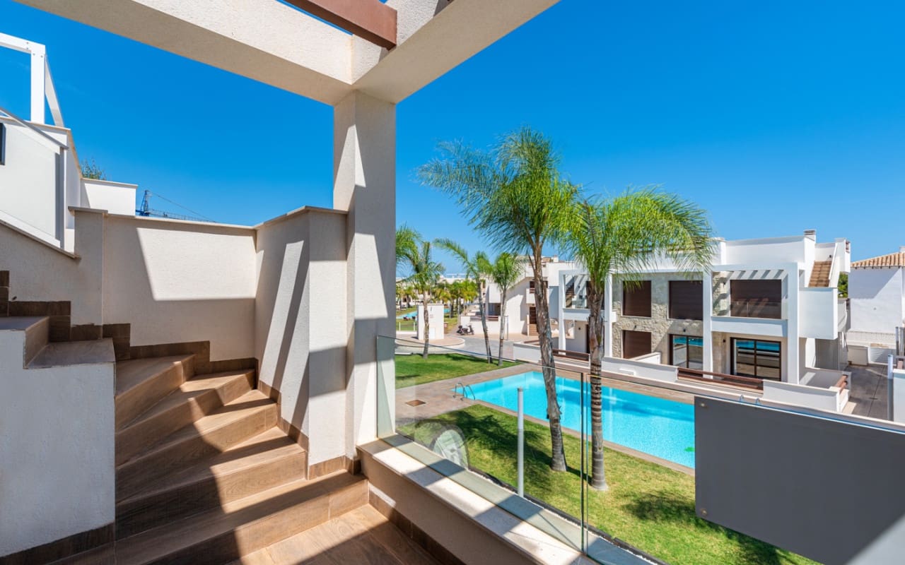 2 sovrum Hus till salu i Torrevieja med pool - 320 000 € (Ref: 9843750)