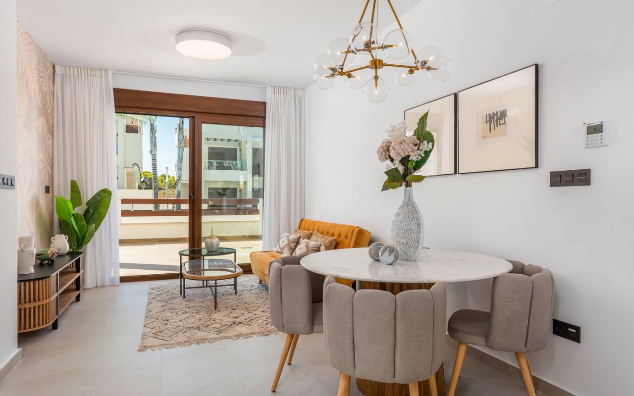 2 sovrum Hus till salu i Torrevieja med pool - 320 000 € (Ref: 9843750)