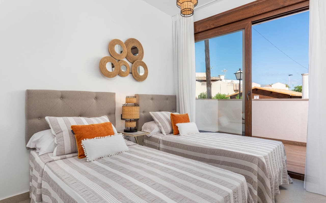 2 sovrum Hus till salu i Torrevieja med pool - 320 000 € (Ref: 9843750)