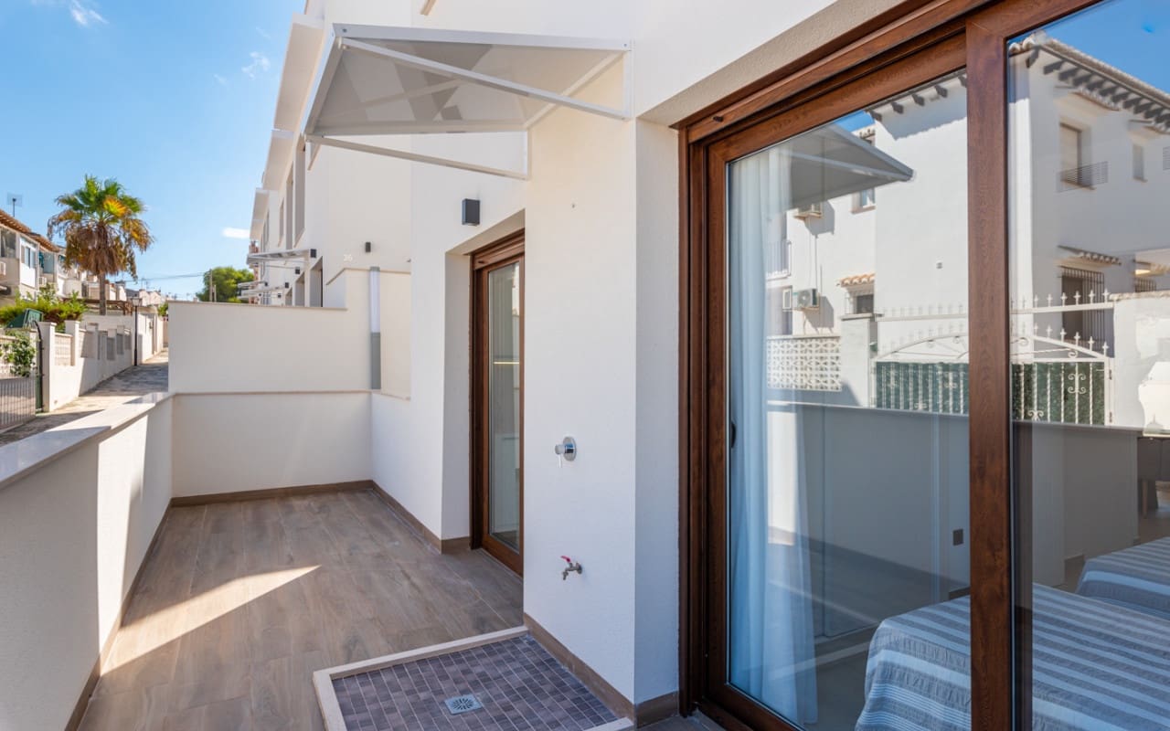 2 sovrum Hus till salu i Torrevieja med pool - 320 000 € (Ref: 9843750)