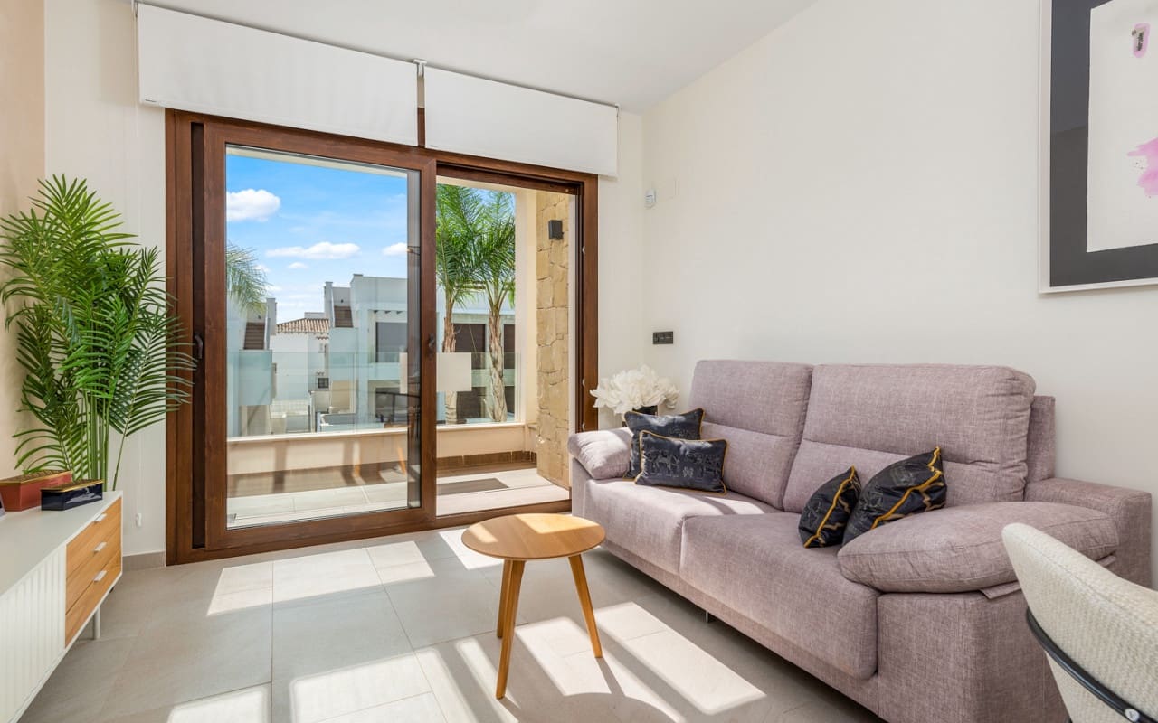 2 sovrum Hus till salu i Torrevieja med pool - 320 000 € (Ref: 9843750)