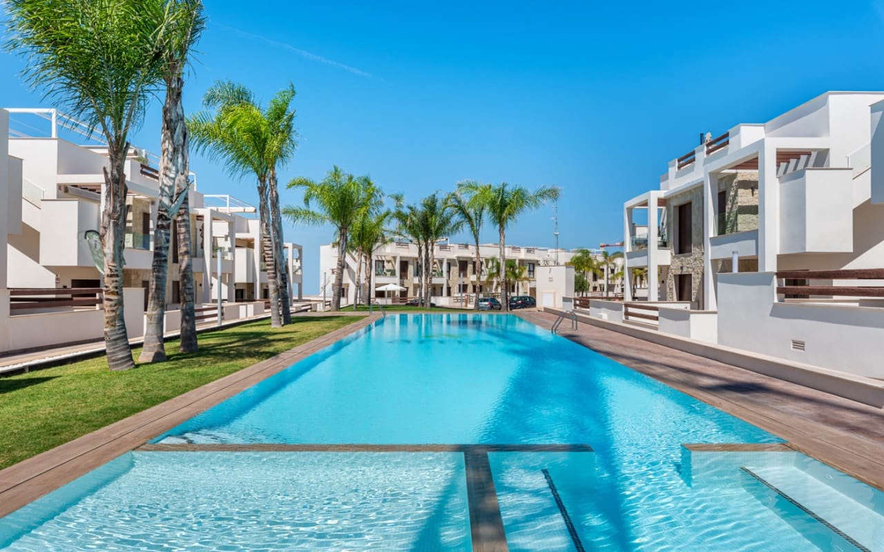 2 sovrum Hus till salu i Torrevieja med pool - 320 000 € (Ref: 9843750)