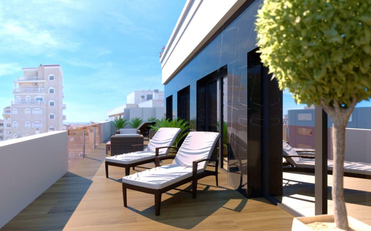 2 sypialnia Penthouse na sprzedaż w Torrevieja z basenem - 349 000 € (Ref: 9843757)