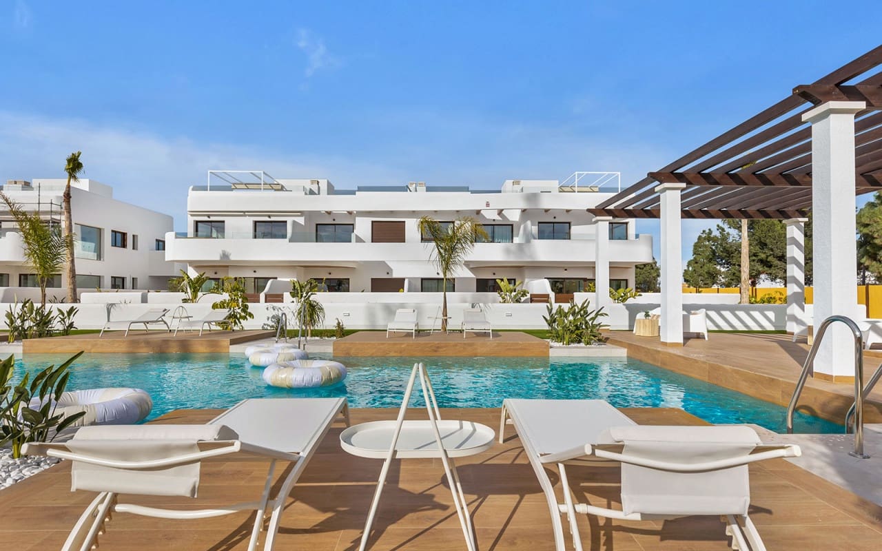 2 bedroom Apartment for sale in Los Alcazares with pool - € 269,900 (Ref: 9843765)