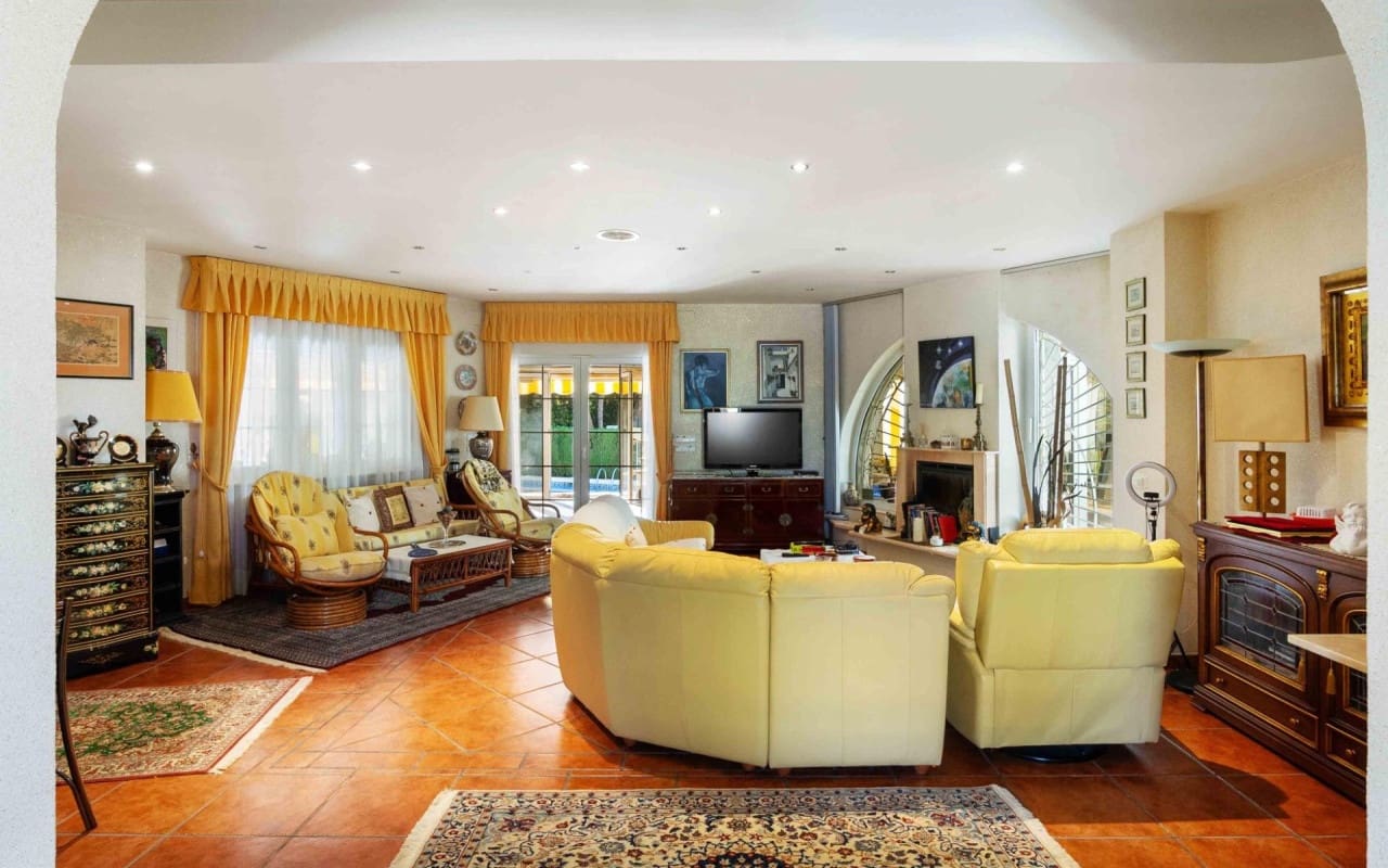 3 bedroom Villa for sale in Cabo Roig with pool - € 1,550,000 (Ref: 9849844)
