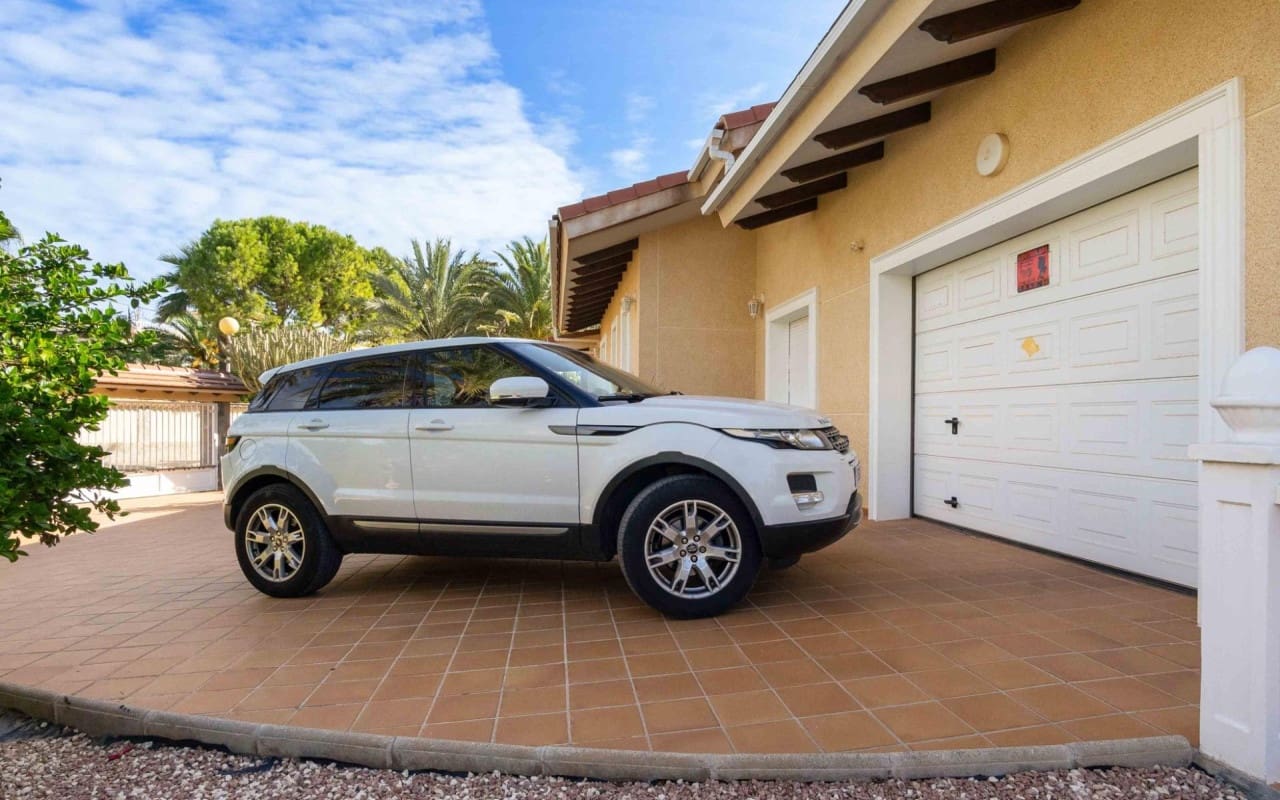 3 bedroom Villa for sale in Cabo Roig with pool - € 1,550,000 (Ref: 9849844)
