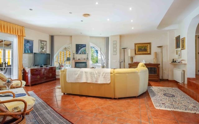 3 bedroom Villa for sale in Cabo Roig, Orihuela with pool - € 1,550,000 (Ref: 9849844)