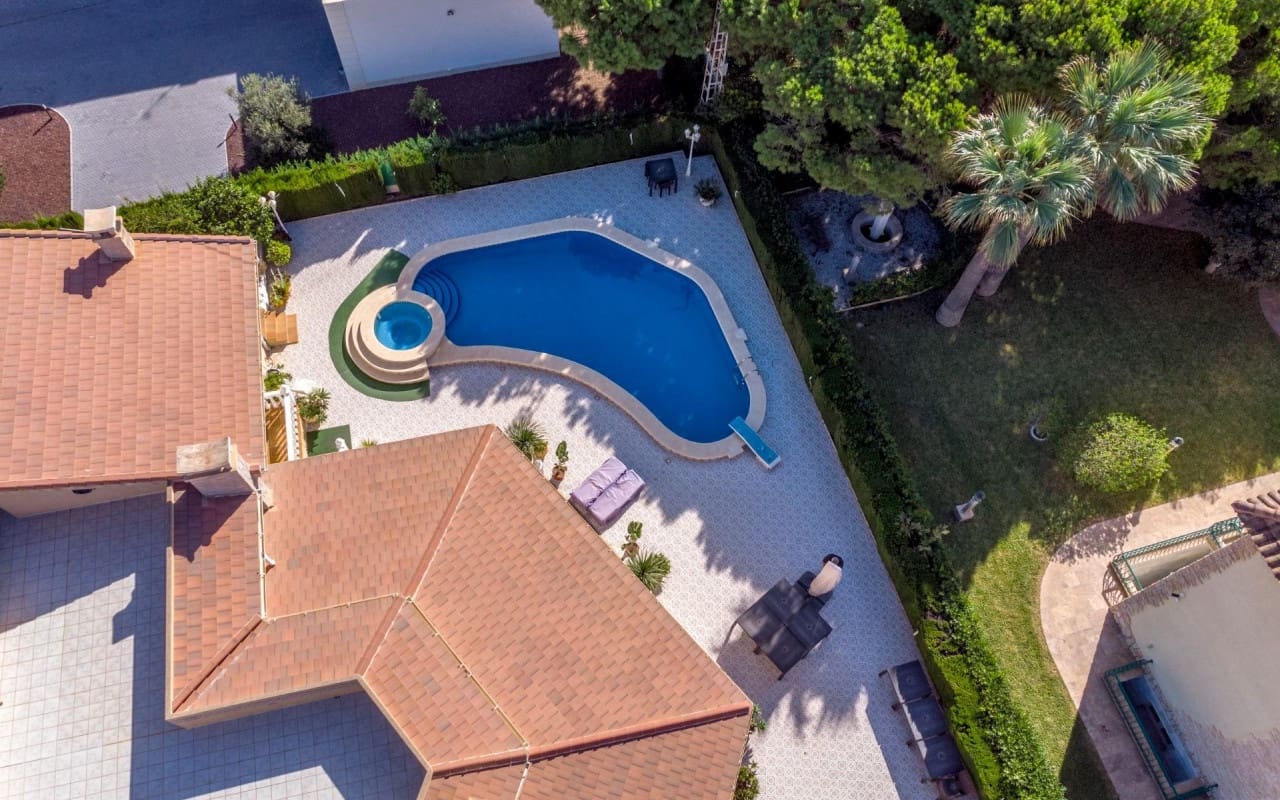3 bedroom Villa for sale in Cabo Roig with pool - € 1,550,000 (Ref: 9849844)