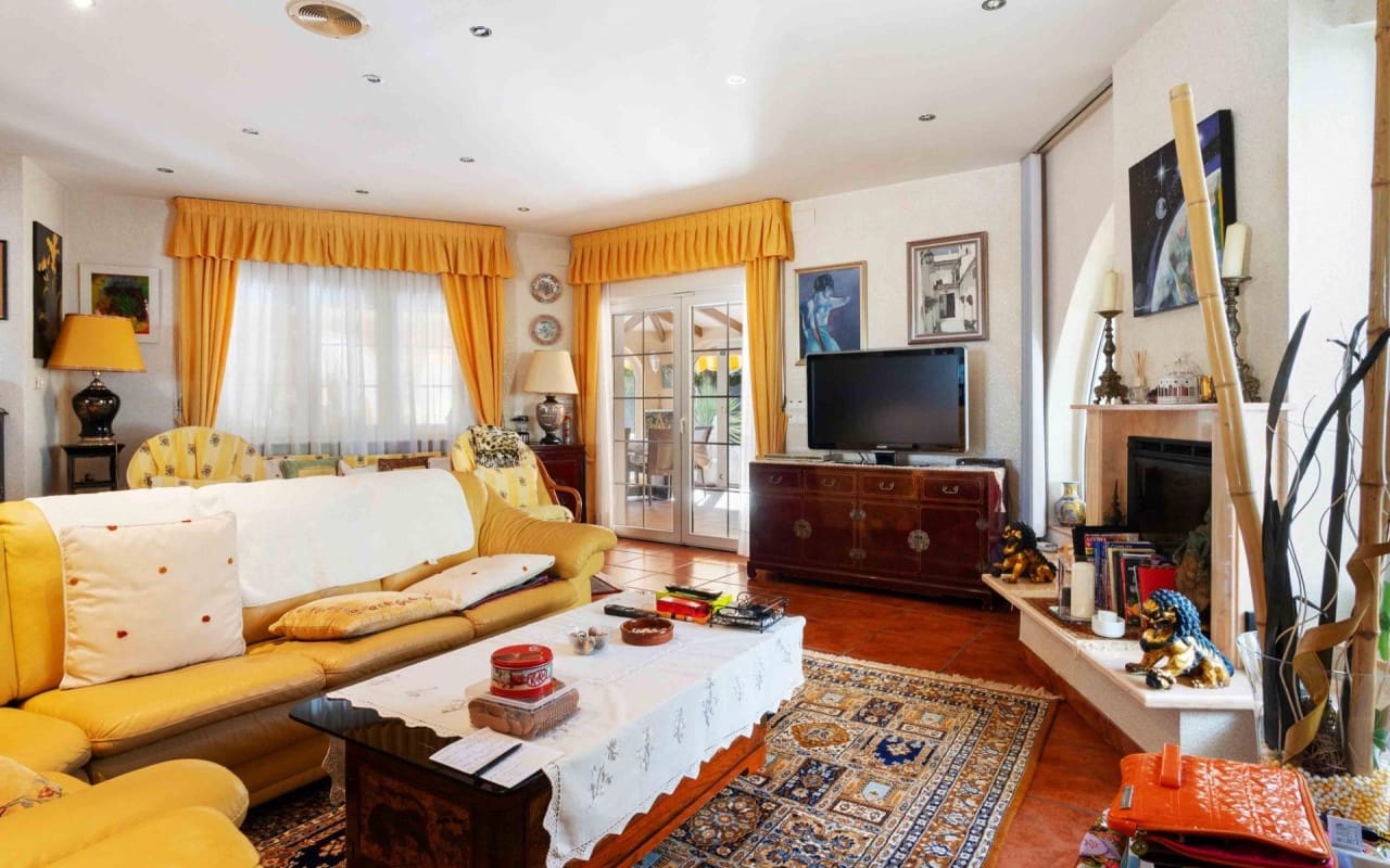 3 bedroom Villa for sale in Cabo Roig with pool - € 1,550,000 (Ref: 9849844)
