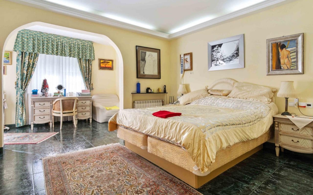 3 bedroom Villa for sale in Cabo Roig with pool - € 1,550,000 (Ref: 9849844)