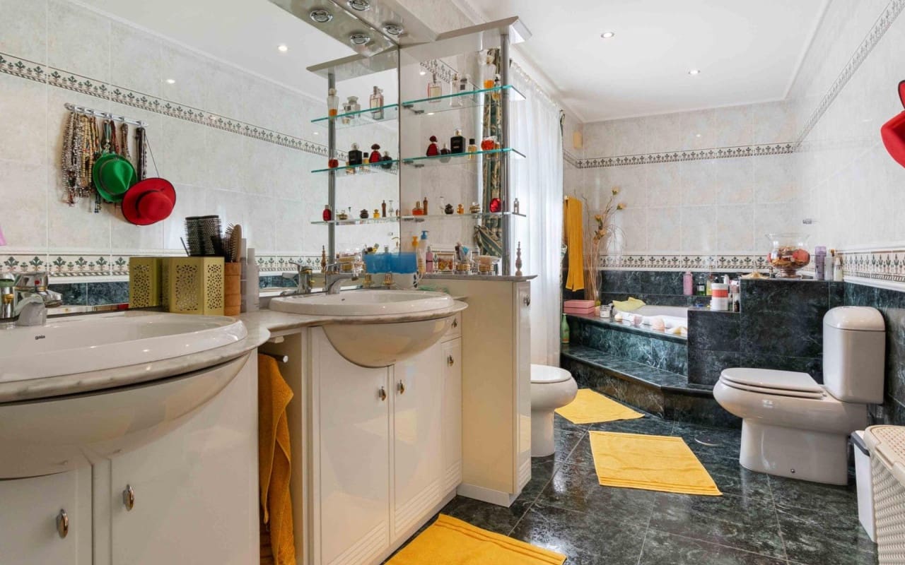 3 bedroom Villa for sale in Cabo Roig with pool - € 1,550,000 (Ref: 9849844)