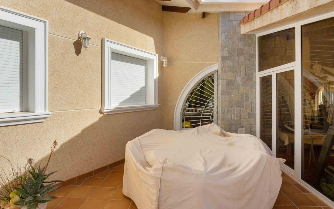 3 bedroom Villa for sale in Cabo Roig with pool - € 1,550,000 (Ref: 9849844)