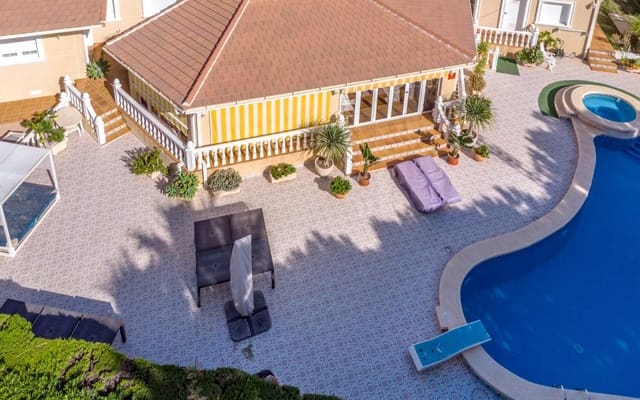 3 bedroom Villa for sale in Cabo Roig, Orihuela with pool - € 1,550,000 (Ref: 9849844)