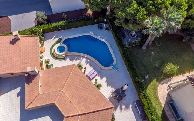 3 bedroom Villa for sale in Cabo Roig, Orihuela with pool - € 1,550,000 (Ref: 9849844)