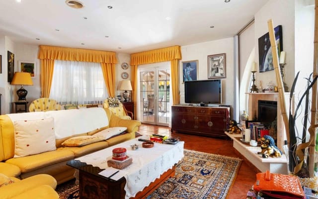 3 bedroom Villa for sale in Cabo Roig, Orihuela with pool - € 1,550,000 (Ref: 9849844)