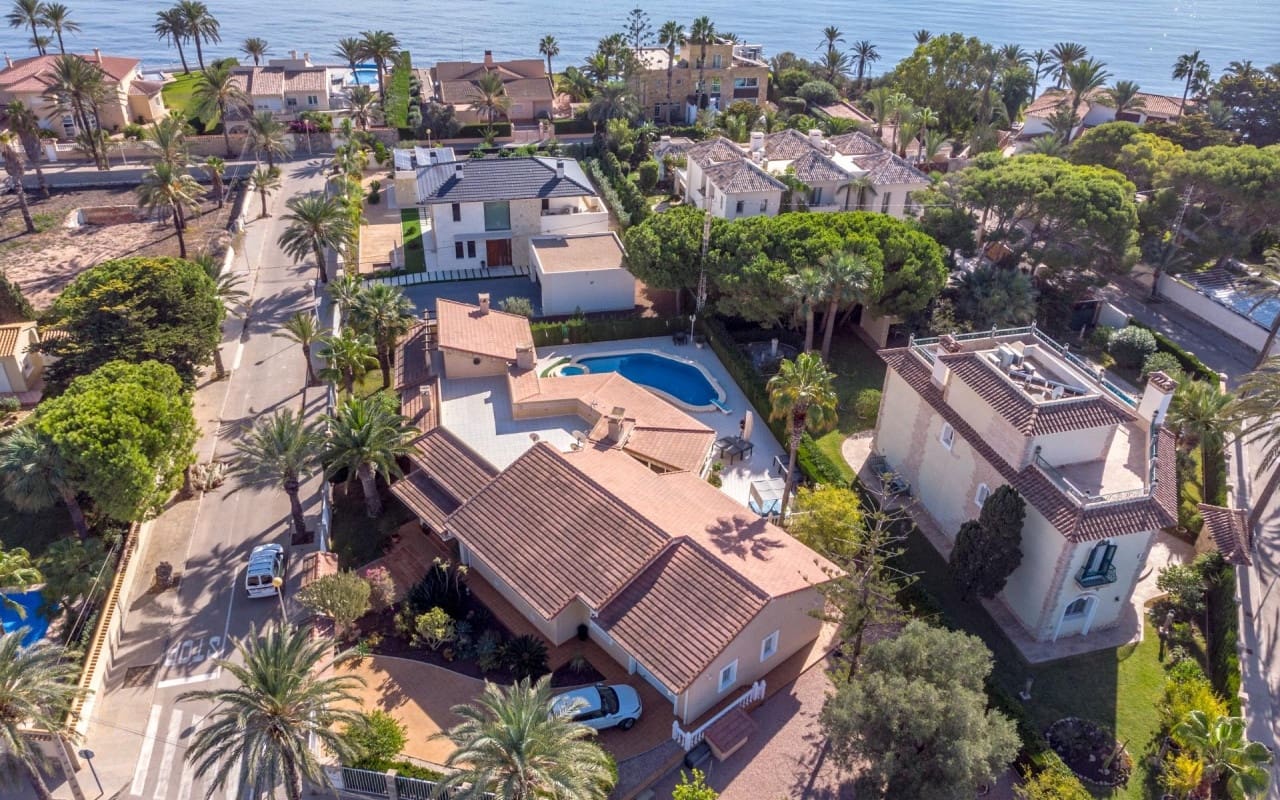3 bedroom Villa for sale in Cabo Roig with pool - € 1,550,000 (Ref: 9849844)