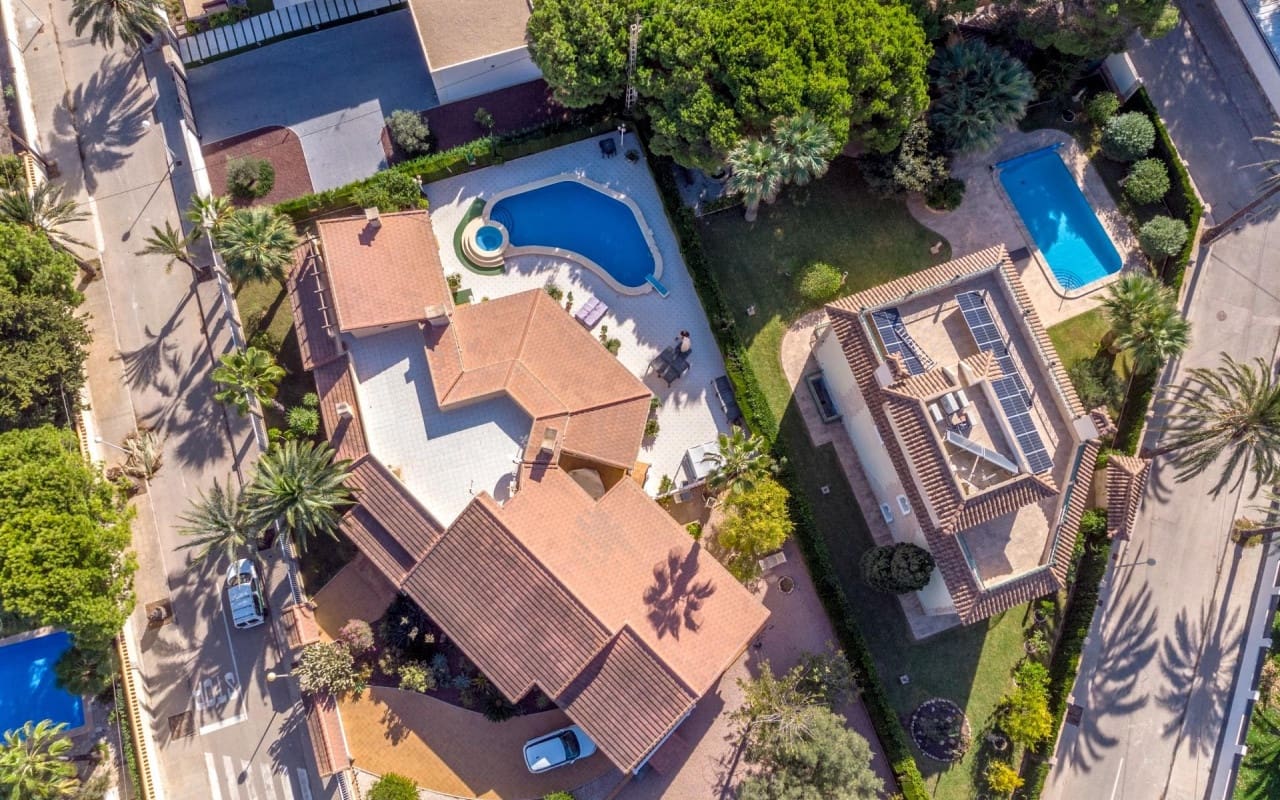 3 bedroom Villa for sale in Cabo Roig with pool - € 1,550,000 (Ref: 9849844)