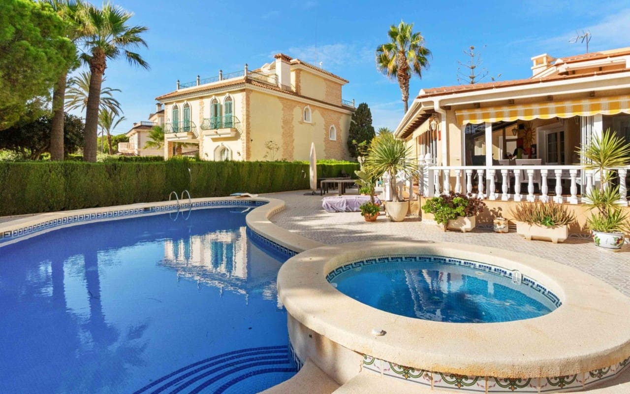 3 bedroom Villa for sale in Cabo Roig with pool - € 1,550,000 (Ref: 9849844)