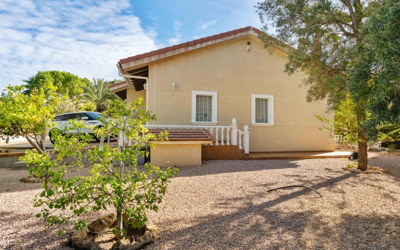 3 bedroom Villa for sale in Cabo Roig with pool - € 1,550,000 (Ref: 9849844)