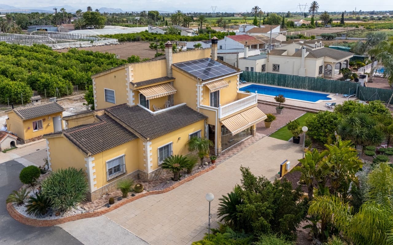5 soveværelse Villa til salg i La Hoya med swimmingpool - € 510.000 (Ref: 9849845)