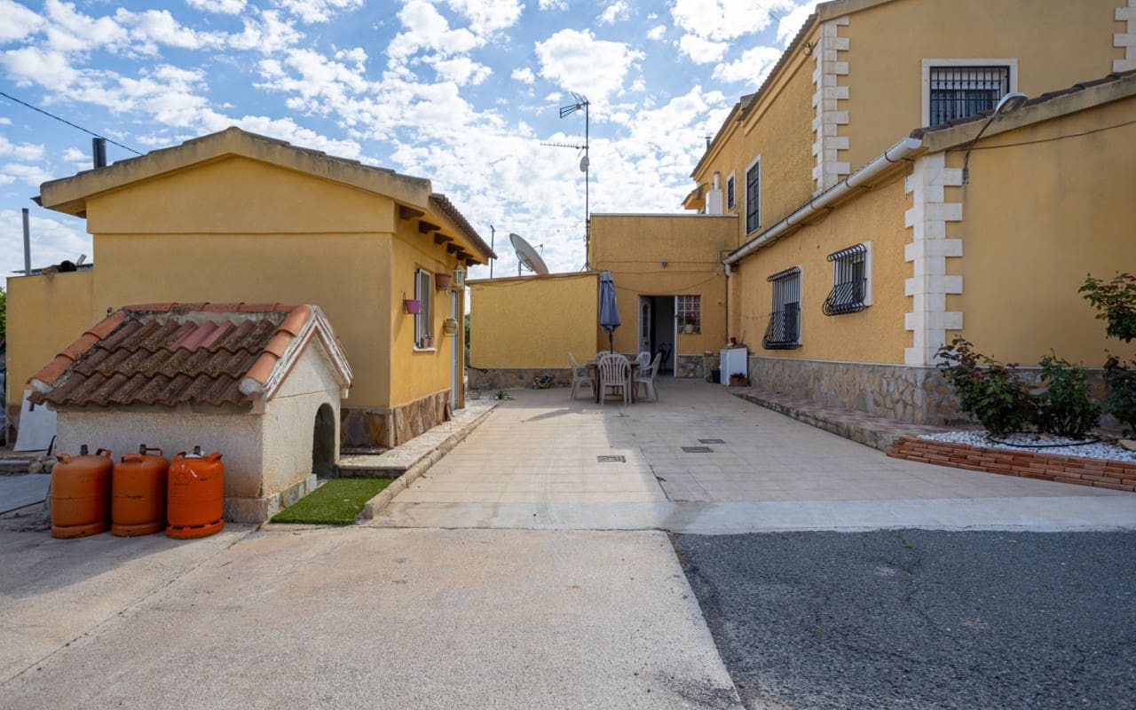 5 soveværelse Villa til salg i La Hoya med swimmingpool - € 510.000 (Ref: 9849845)