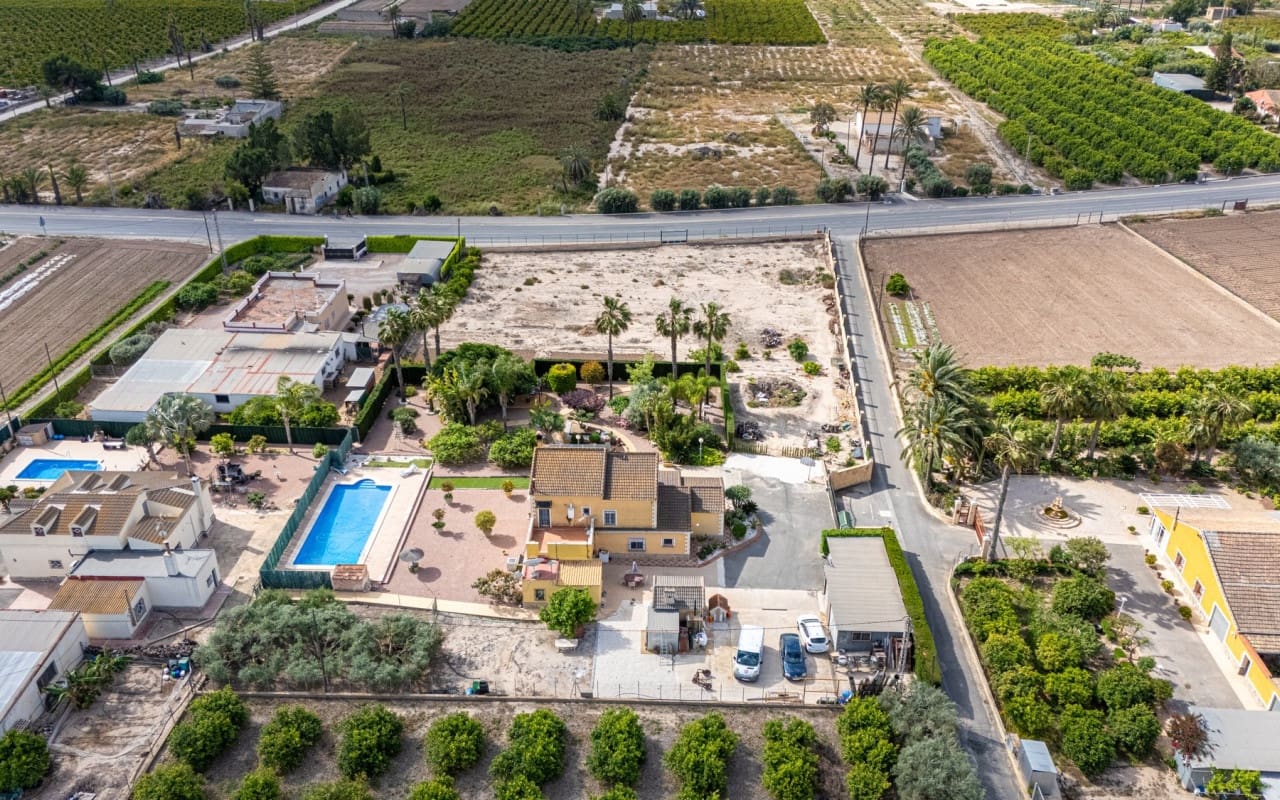 5 soveværelse Villa til salg i La Hoya med swimmingpool - € 510.000 (Ref: 9849845)