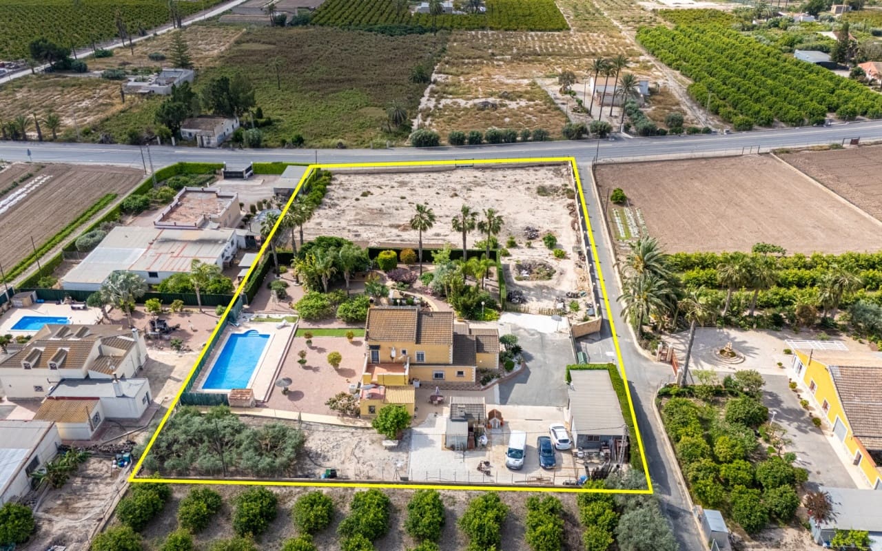 5 soveværelse Villa til salg i La Hoya med swimmingpool - € 510.000 (Ref: 9849845)